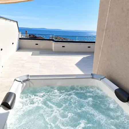 Spyro Apartment- Private Rooftop Terrace, Jacuzzi & Seaview