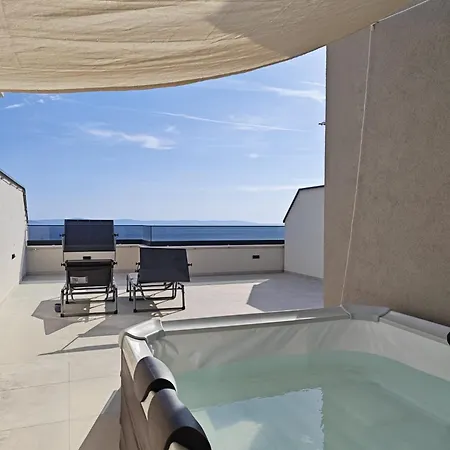 Spyro Apartment- Private Rooftop Terrace, Jacuzzi & Seaview *
