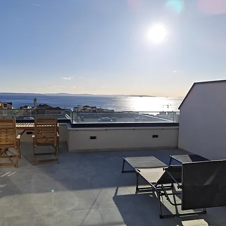 Spyro Apartment- Private Rooftop Terrace, Jacuzzi & Seaview * Podstrana