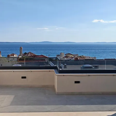 Spyro Apartment- Private Rooftop Terrace, Jacuzzi & Seaview Podstrana