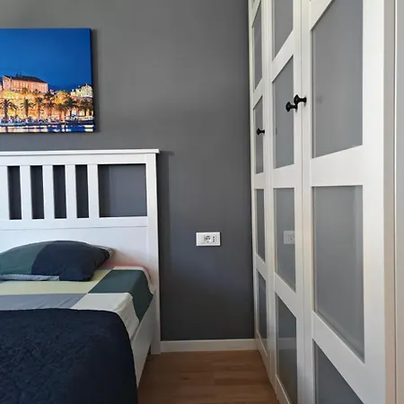 Spyro Apartment- Private Rooftop Terrace, Jacuzzi & Seaview * Podstrana