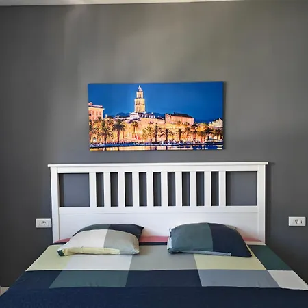 Spyro Apartment- Private Rooftop Terrace, Jacuzzi & Seaview Apartamento Podstrana