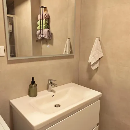 Spyro Apartment- Private Rooftop Terrace, Jacuzzi & Seaview *