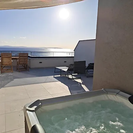 Spyro Apartment- Private Rooftop Terrace, Jacuzzi & Seaview Apartamento Podstrana